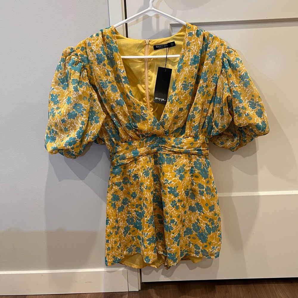 Romper NEVER WORN TAGS ON!!